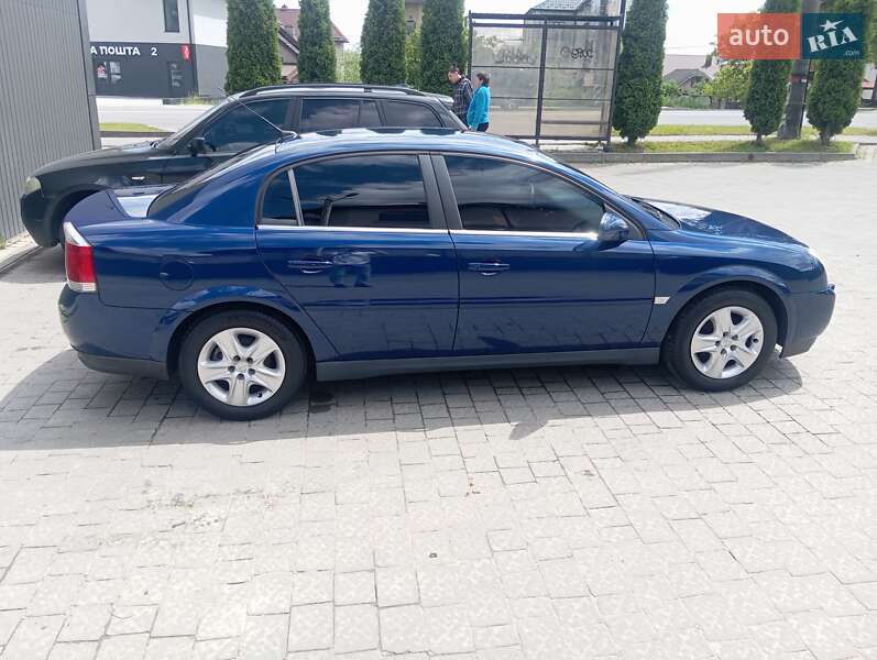 Седан Opel Vectra 2004 в Ивано-Франковске