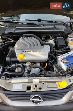 Лифтбек Opel Vectra 1996 в 