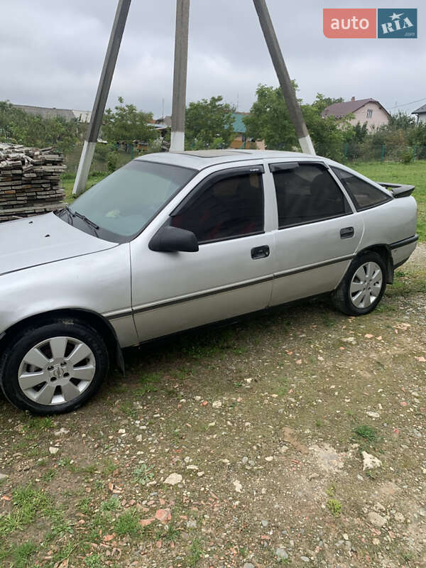 Седан Opel Vectra 1990 в Дрогобичі