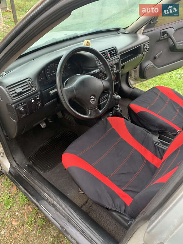 Седан Opel Vectra 1990 в Дрогобичі