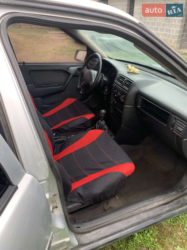 Седан Opel Vectra 1990 в Дрогобичі