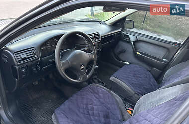 Седан Opel Vectra 1995 в 