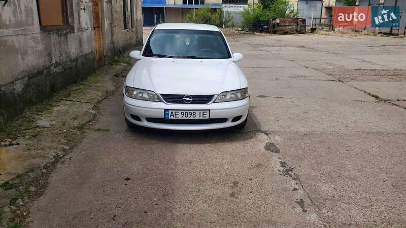Седан Opel Vectra 1998 в Покрове