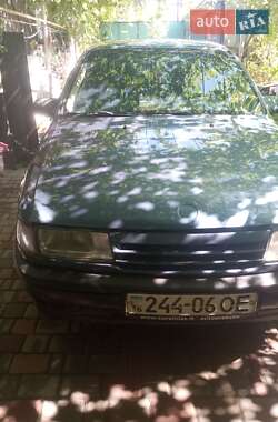 Седан Opel Vectra 1990 в Дачном
