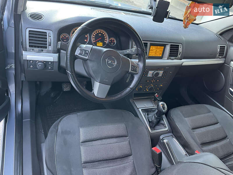 Седан Opel Vectra 2007 в Вышкове