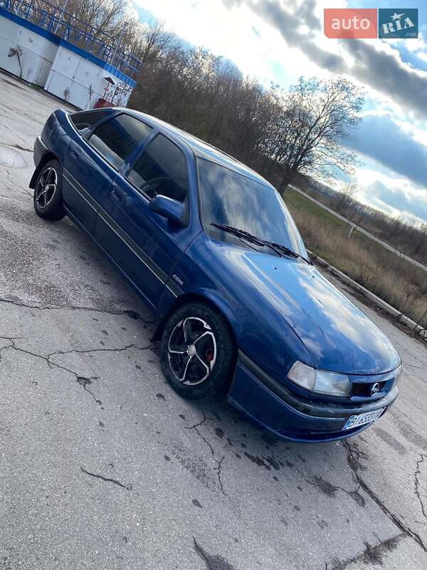 Лифтбек Opel Vectra 1995 в Кременчуге