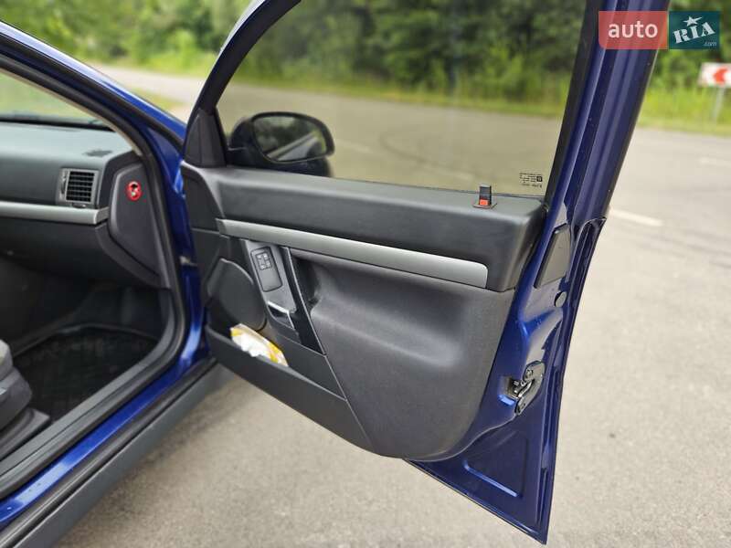 Универсал Opel Vectra 2003 в Обухове