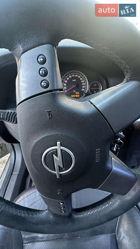 Седан Opel Vectra 2004 в Одесі