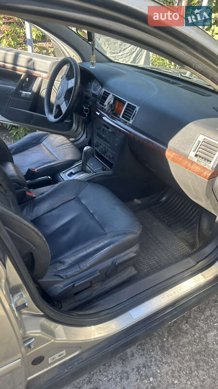 Седан Opel Vectra 2004 в Одесі