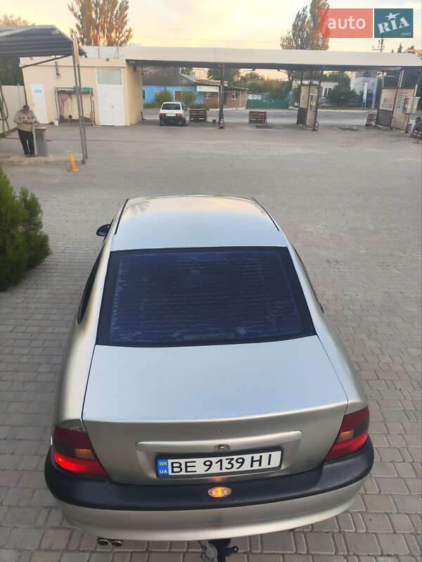 Седан Opel Vectra 1996 в Херсоне