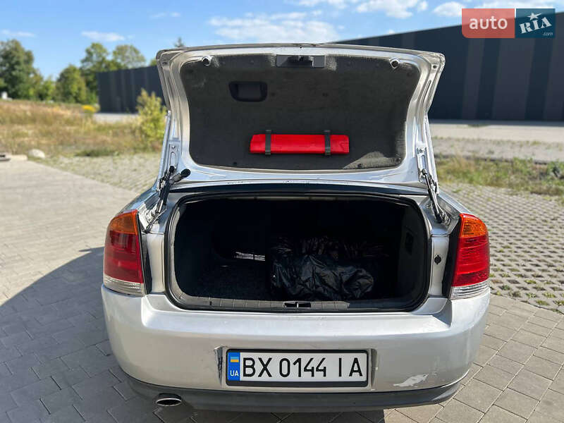 Седан Opel Vectra 2003 в Хмельницком