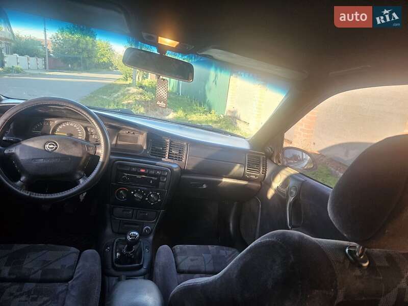 Седан Opel Vectra 1997 в Кегичевке
