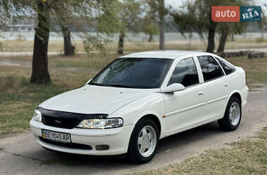 Ліфтбек Opel Vectra 1998 в Миколаєві