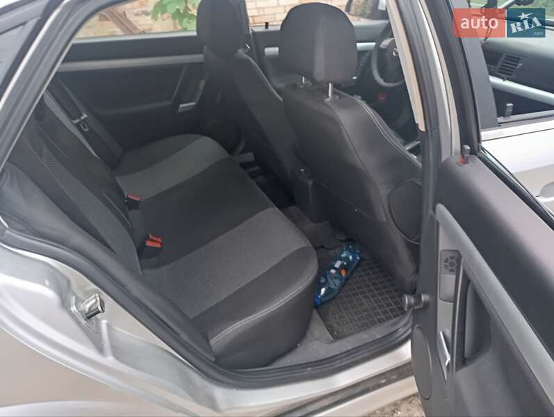 Лифтбек Opel Vectra 2002 в Киеве