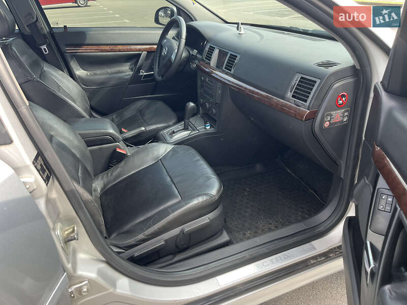 Седан Opel Vectra 2004 в Києві