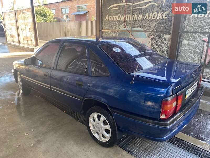 Седан Opel Vectra 1990 в Лубнах