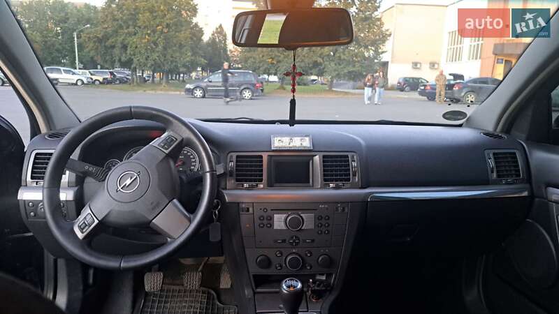 Лифтбек Opel Vectra 2006 в Новояворовске