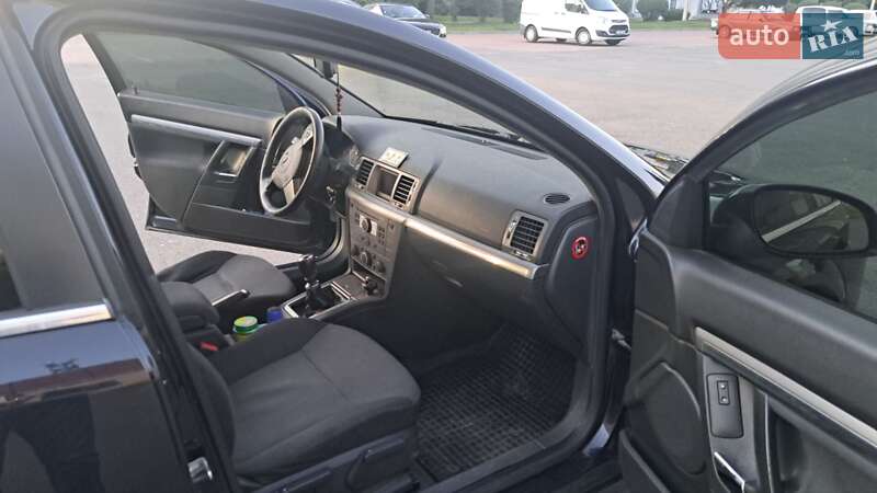 Лифтбек Opel Vectra 2006 в Новояворовске