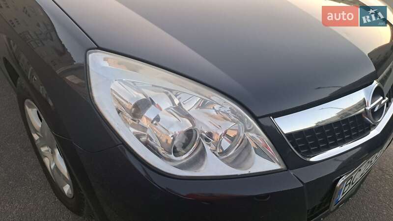 Лифтбек Opel Vectra 2006 в Новояворовске