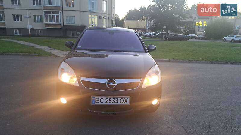 Лифтбек Opel Vectra 2006 в Новояворовске