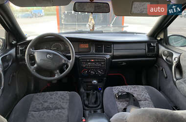 Седан Opel Vectra 1996 в 