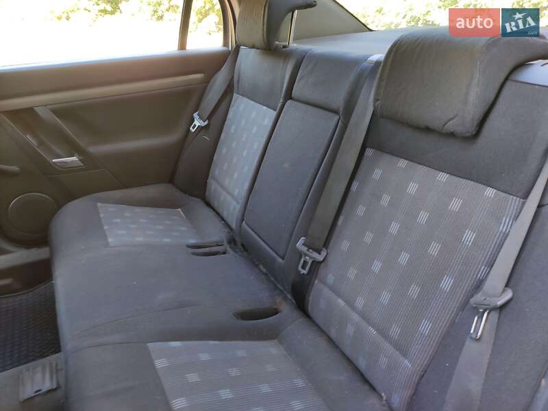 Седан Opel Vectra 2006 в Ровно