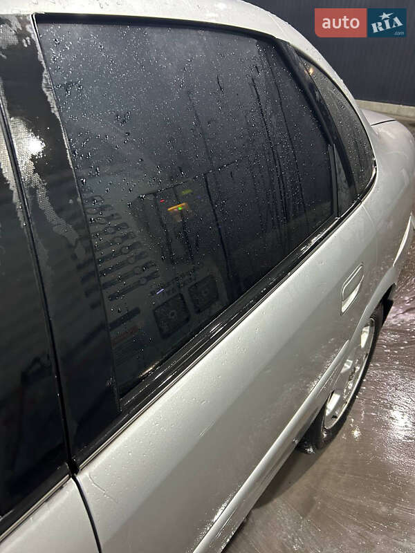 Седан Opel Vectra 1998 в Львове