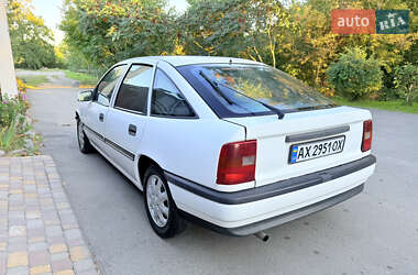 Лифтбек Opel Vectra 1992 в 