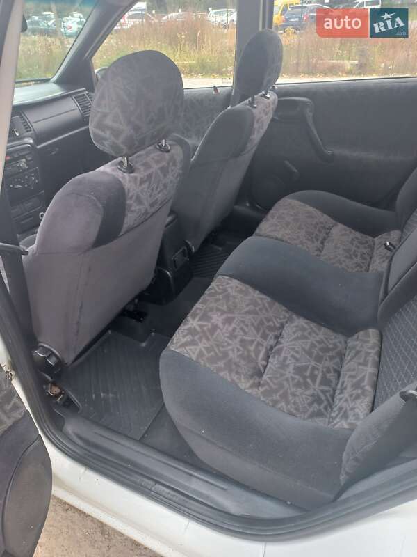 Лифтбек Opel Vectra 1996 в Львове