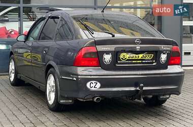 Лифтбек Opel Vectra 2000 в 