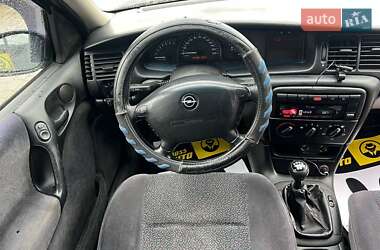 Лифтбек Opel Vectra 2000 в 