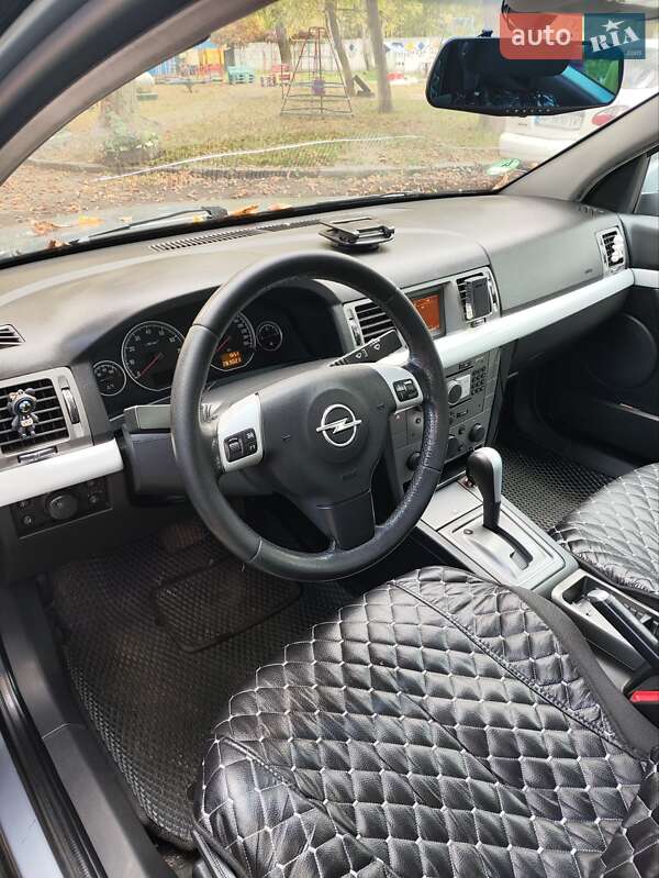 Универсал Opel Vectra 2004 в Полтаве