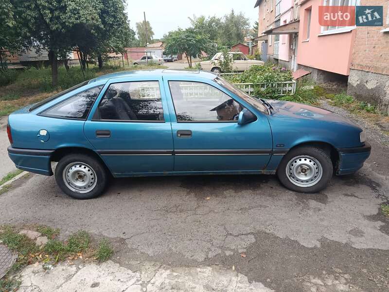Ліфтбек Opel Vectra 1993 в Хоролі фото 2 Ліфтбек Opel Vectra 1993 в Хоролі