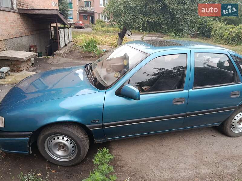 Ліфтбек Opel Vectra 1993 в Хоролі фото 7 Ліфтбек Opel Vectra 1993 в Хоролі