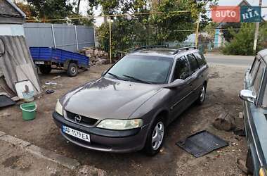 Универсал Opel Vectra 1998 в Новониколаевке