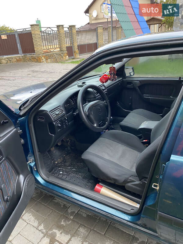 Седан Opel Vectra 1994 в Могилев-Подольске