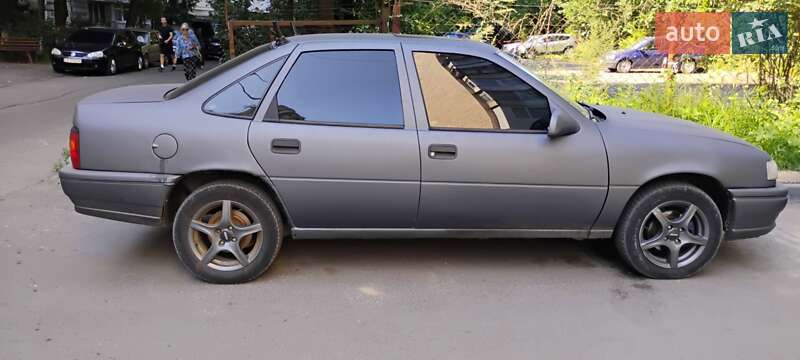 Седан Opel Vectra 1989 в Чернівцях фото 5 Седан Opel Vectra 1989 в Чернівцях