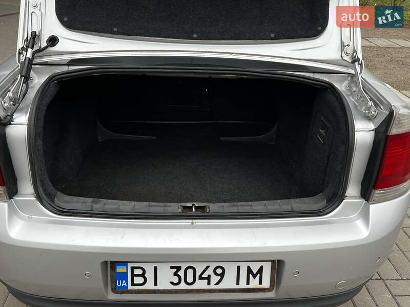 Седан Opel Vectra 2005 в Кременчуге