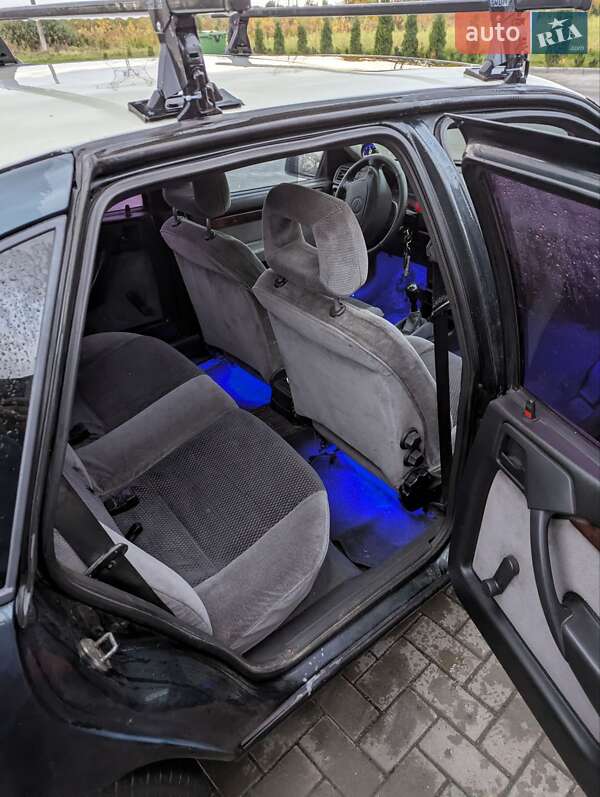 Лифтбек Opel Vectra 1994 в Ровно фото 2 Лифтбек Opel Vectra 1994 в Ровно