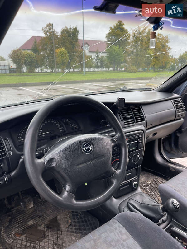 Седан Opel Vectra 1998 в Бродах