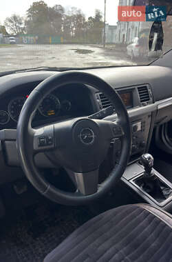 Седан Opel Vectra 2005 в 