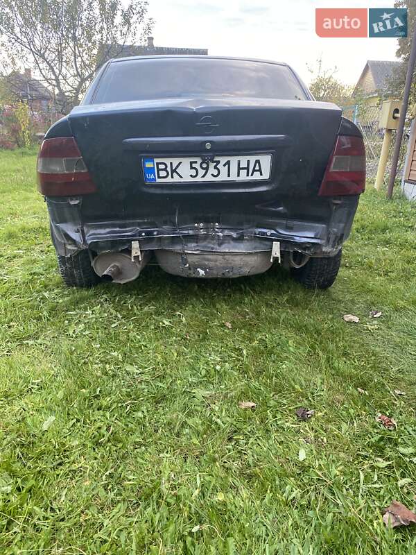 Седан Opel Vectra 1998 в Рокитном