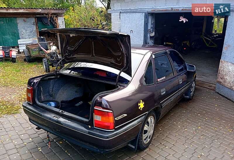 Седан Opel Vectra 1990 в Новоукраинке