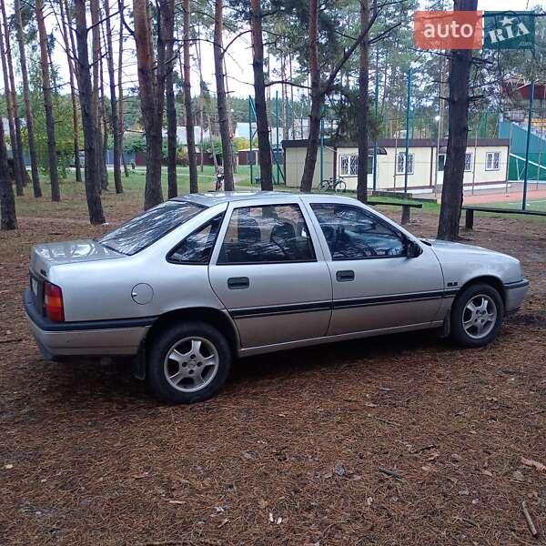 Седан Opel Vectra 1990 в Києві фото 5 Седан Opel Vectra 1990 в Києві