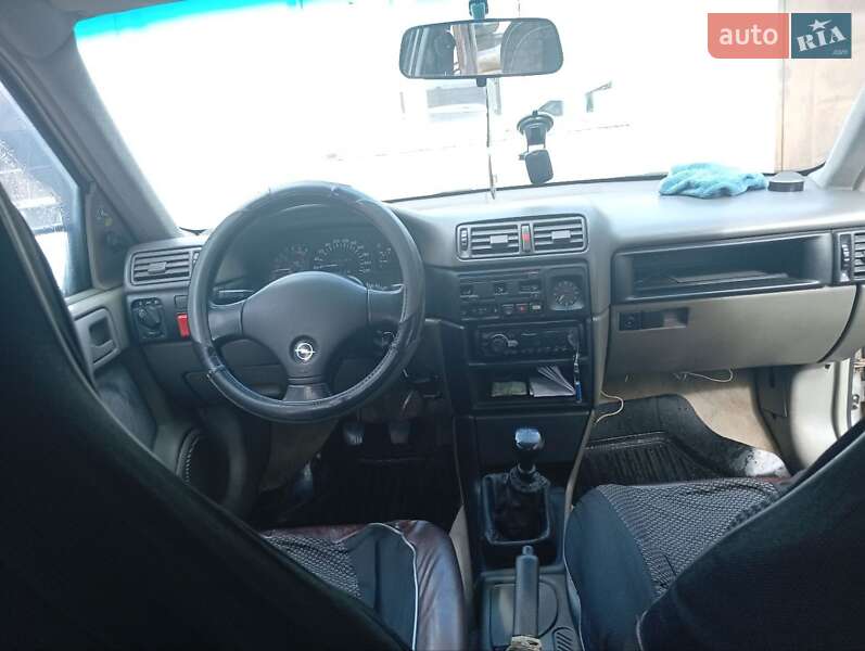 Седан Opel Vectra 1990 в Києві фото 7 Седан Opel Vectra 1990 в Києві