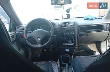 Седан Opel Vectra 1990 в  фото 7 Седан Opel Vectra 1990 в