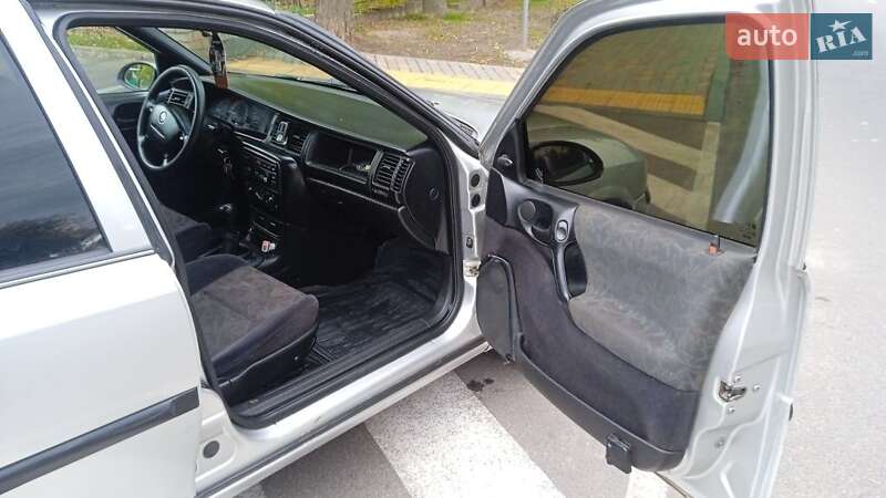 Седан Opel Vectra 1997 в Вознесенске