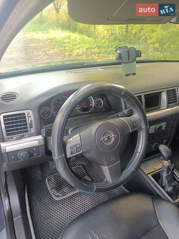 Седан Opel Vectra 2007 в Дубні