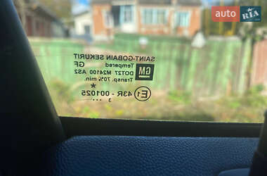 Седан Opel Vectra 2004 в  фото 17 Седан Opel Vectra 2004 в