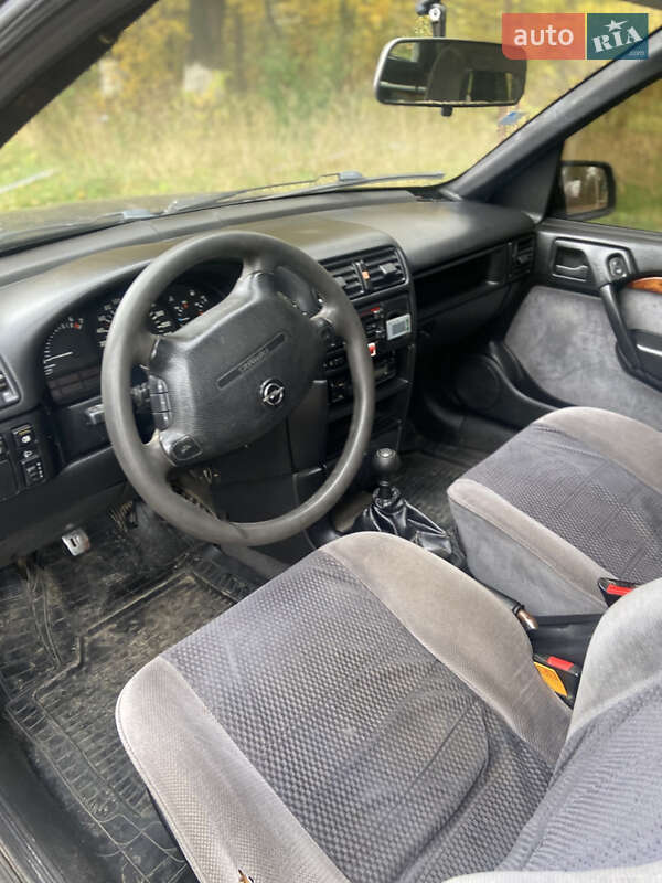 Седан Opel Vectra 1993 в Самборі